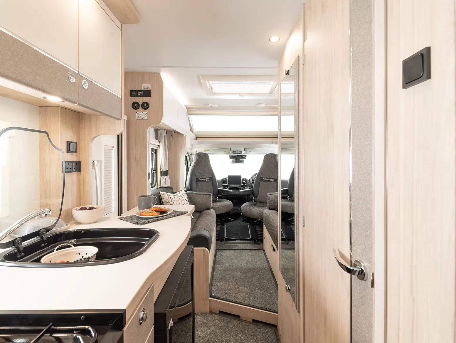 Elddis Autoquest Apex Specification