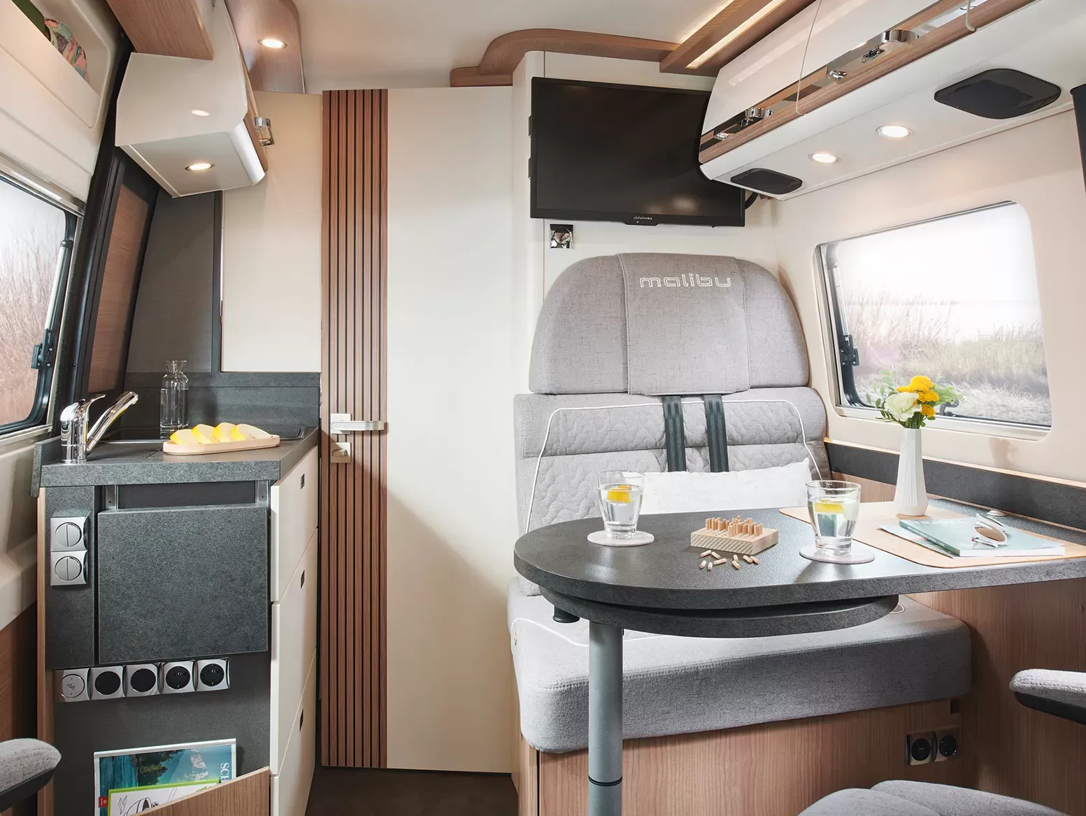 Malibu Genius 641 LE Two room