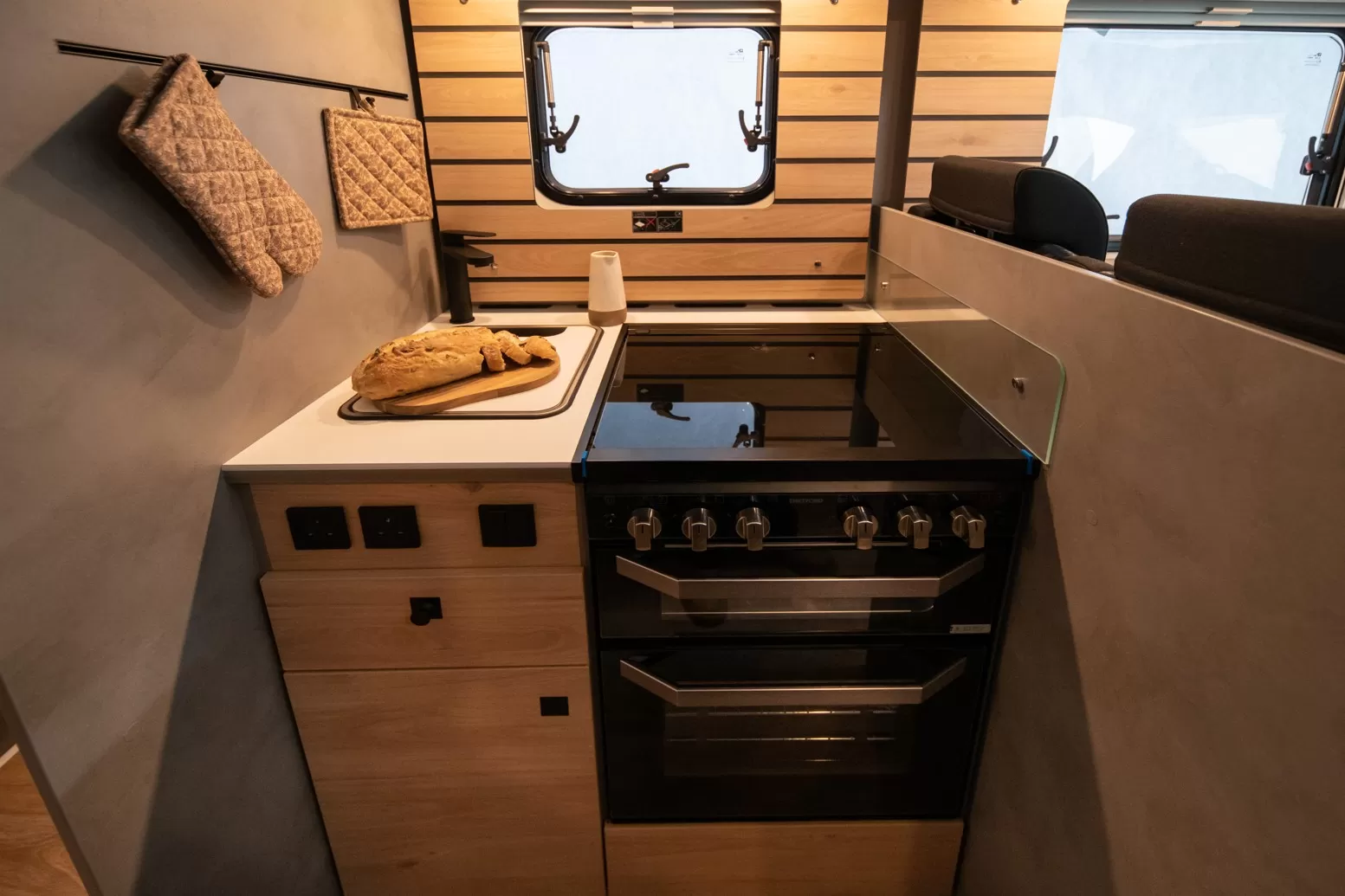 Elddis Whirlwind GT 74 DS kitchen with oven and hob
