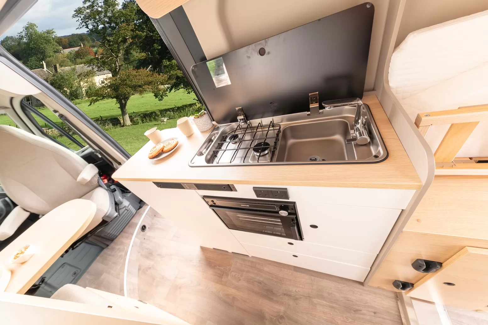 Elddis Whirlwind GTV 563 kitchen